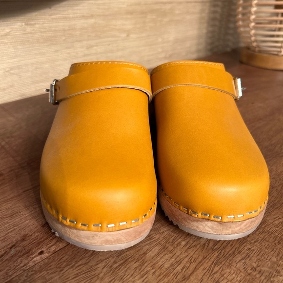 Mia Alma Clogs/ Free People - Picture 2 of 9